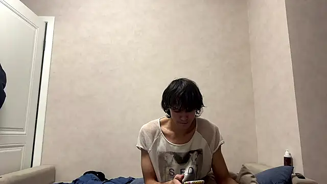 DuoSilk - Take off her top for 15 minutes