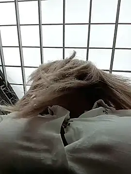 Bela-outdoor - Play with your clitoris in public