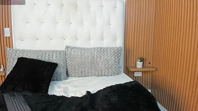 BustamanteHanna - BOUNCE TITS 🤤
