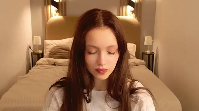 SallyPinkman - shake ass in doggy pose