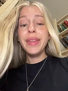 Kira_mia - sit on desk+pinch my nipples😋