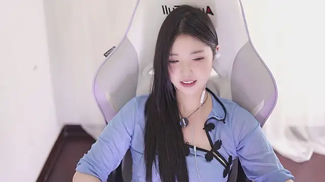 Kitty_baby77 - 完成任务 内裤含嘴里M腿5分钟 最后一个完成的控制黑牛5分钟