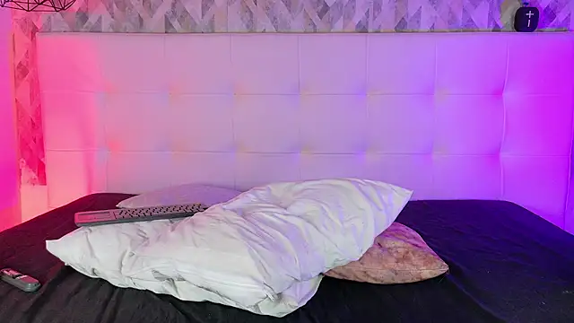 Danna_Veelz - Slap pussy with saliva & massage