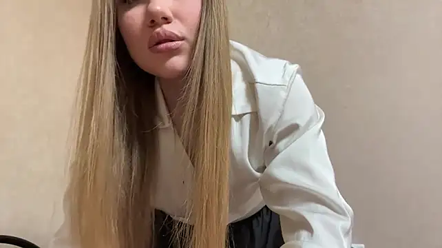 MelaineThomison - Play with my hair
