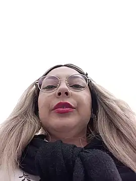 Bela-outdoor - Drooling tits in the men's bathroom