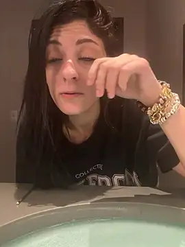 MariYUMM - Bathroom public play