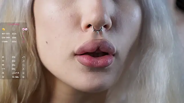 Blondemuse_ - Aiza sexy takes off Chloe's top !!
