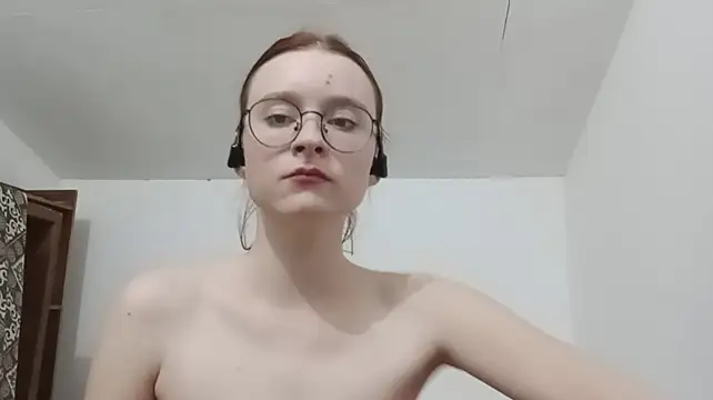 FoxyMellow - doing yoga in my panties💕