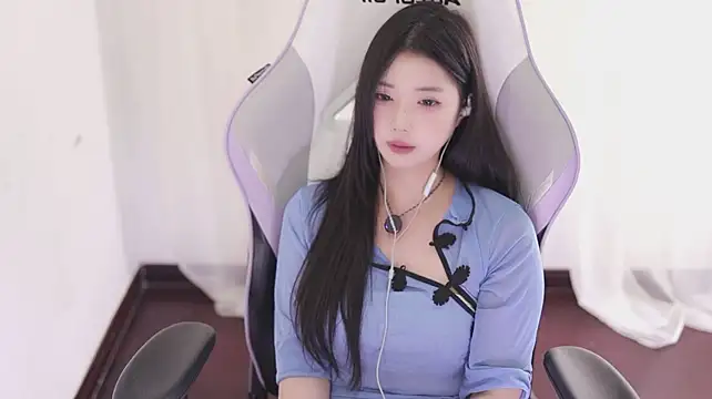 Kitty_baby77 - 完成任务 内裤含嘴里M腿5分钟 最后一个完成的控制黑牛5分钟
