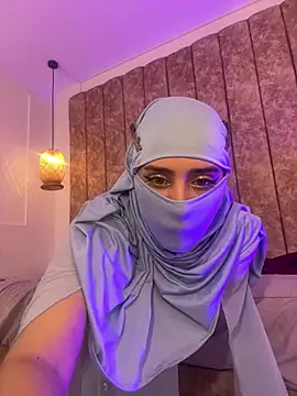 Rawiya - show ass