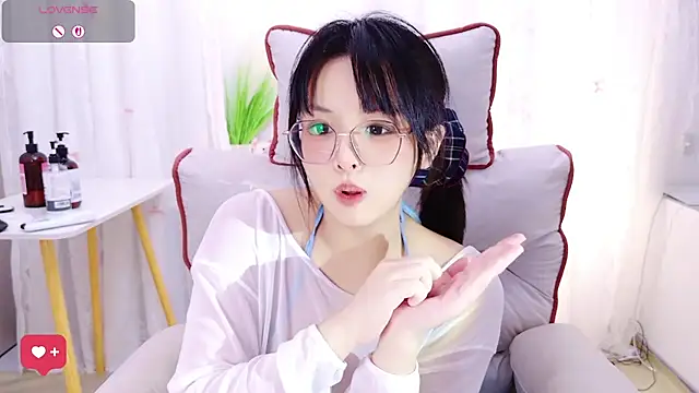 QiQi-Big - 小穴特写指交出水水~