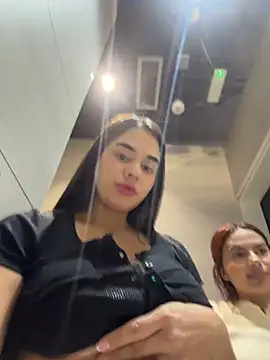 BellaLeclair_ - Open one button and tease in public