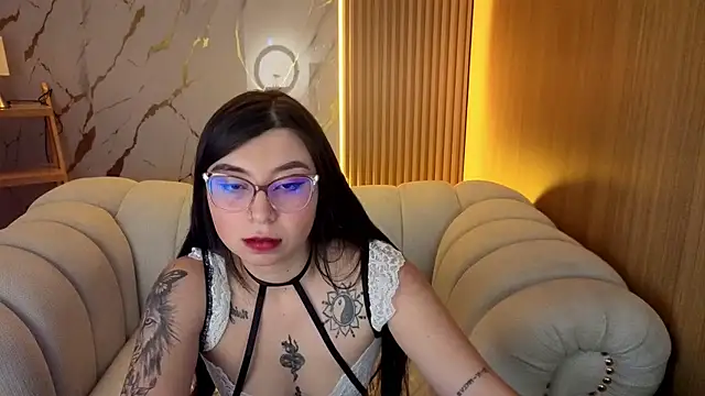 Doncellita_strong_tf - Full naked + oil