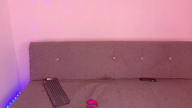 Emma_cute11 - spanks harder boobs +saliva closer