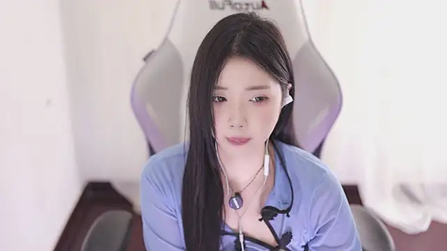 Kitty_baby77 - 完成任务 内裤含嘴里M腿5分钟 最后一个完成的控制黑牛5分钟