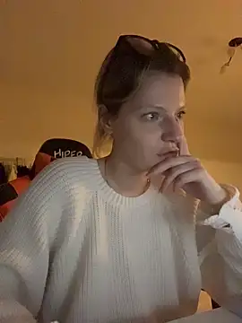MaryHiggins - Licking nipples