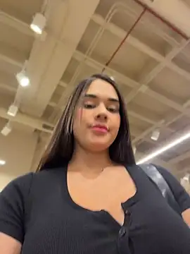 BellaLeclair_ - Open one button and tease in public