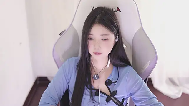 Kitty_baby77 - 完成任务 内裤含嘴里M腿5分钟 最后一个完成的控制黑牛5分钟