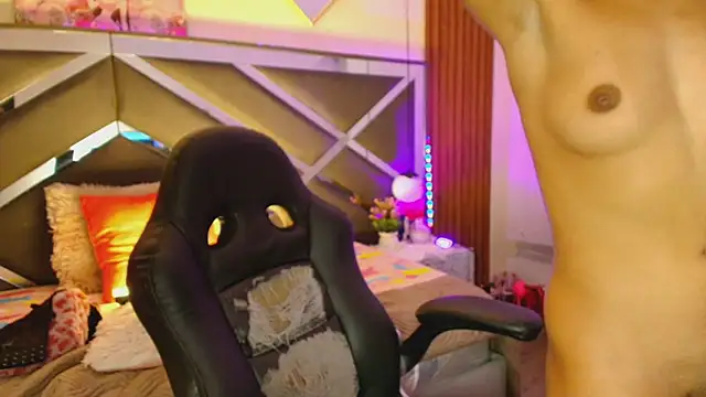 Bratz_x - Closing pose in doggy style + Ass spank