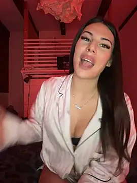 ItsNina_ - flash seins plus twerk