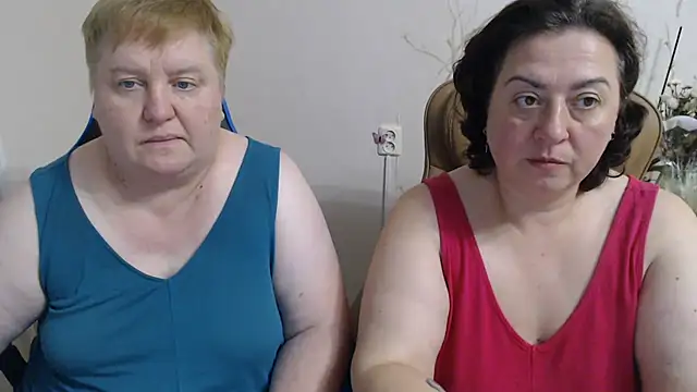 Lindy-Jeanie - lick boobs and lick pussy brunette))