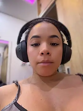 Carolgaita - 😏clothes outside carol 😏🔥