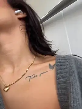 MystiqueXXX - FINGERING MY PUSSY CLOSE UP👑😈