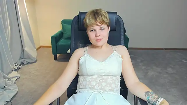 IsabelTelle - Sexy Model poses to seduce u