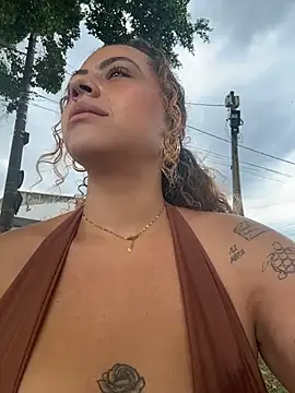 Chloe_Leaozinho - Lush no cuzinho + controle
