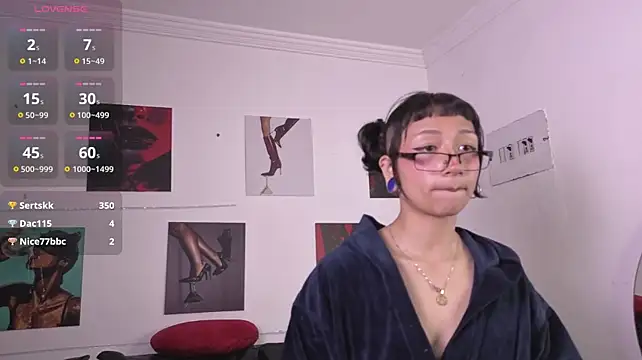 Mia_bloom2 - Show me your feet