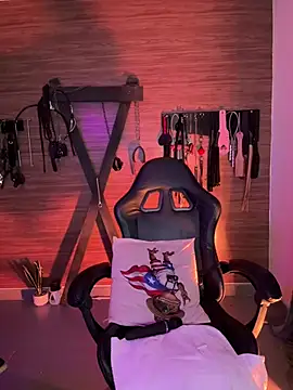 Yey_bdsm - 5 spanks with chains on pussy