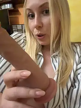 TrueSexyCrime - Show my boobs to a neighbor