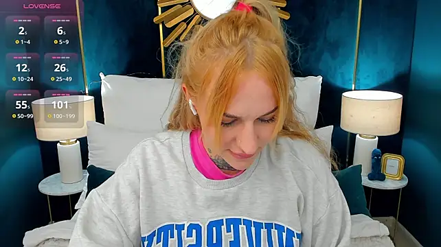 DeepLaura - dildo fuck pussy