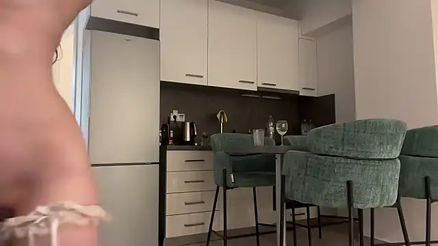 Kellyvenous - stretch pussy wih huge dildo