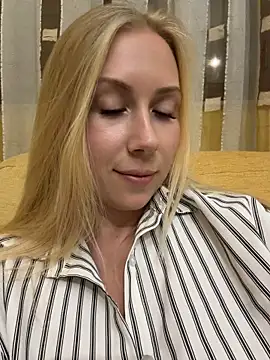 TrueSexyCrime - Show my boobs to a neighbor