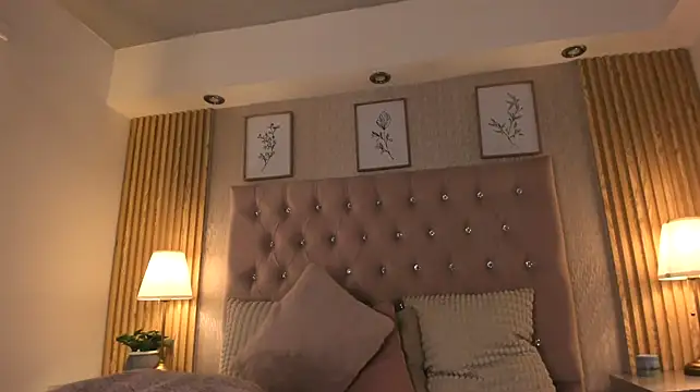 KamyGlam - plug anal in doggy style