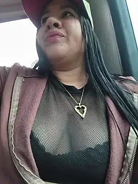 Kendra-daring - Off bra + nipples clams 🔥