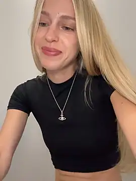Kira_mia - side shorts to rub wet pussy 📚💦