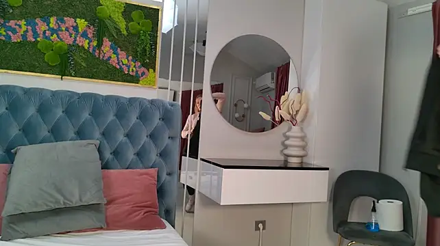 SiennaPierce - Drive my pussy crazy about your dick