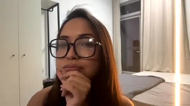 MagdaleneMuncrief - lets teasing with my breasts while dance