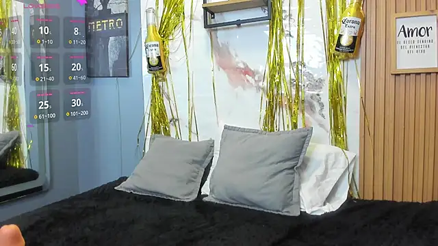Sarahi_rose - Spanks ass x3 + oil on ass