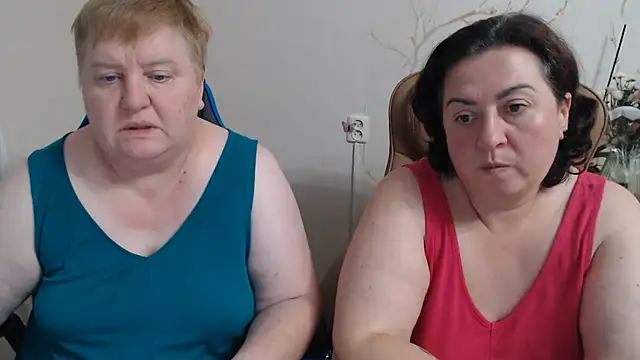 Lindy-Jeanie - lick boobs and lick pussy brunette))
