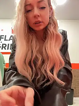 Melissa_grr - WALKING in COAT ON NAKED BODY