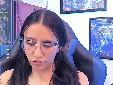 EviieGothell - PInch nipples close up