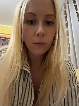TrueSexyCrime - Show my boobs to a neighbor