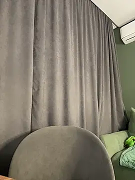 Courtneywilliam3 - See what's under my skirt))