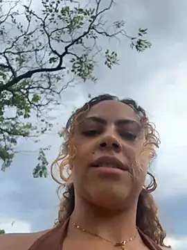 Chloe_Leaozinho - Lush no cuzinho + controle