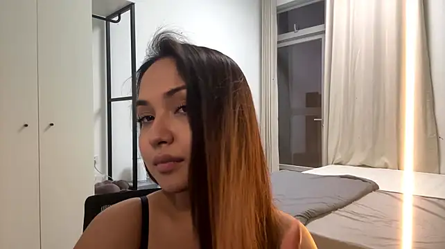 MagdaleneMuncrief - lets teasing with my breasts while dance