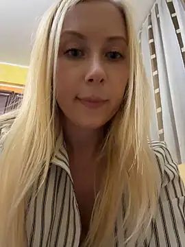 TrueSexyCrime - Show my boobs to a neighbor