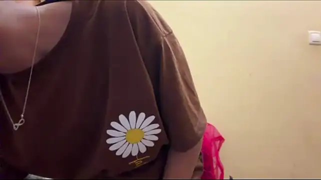 NgaMuszar - Show my legs🦵 caress them